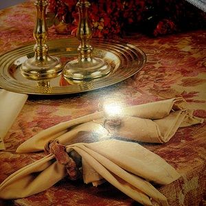 Tablecloth Set BRAND NEW IN PACKAGE!!